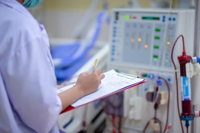 dialysis nurse