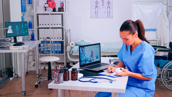 Nurse learning virtually