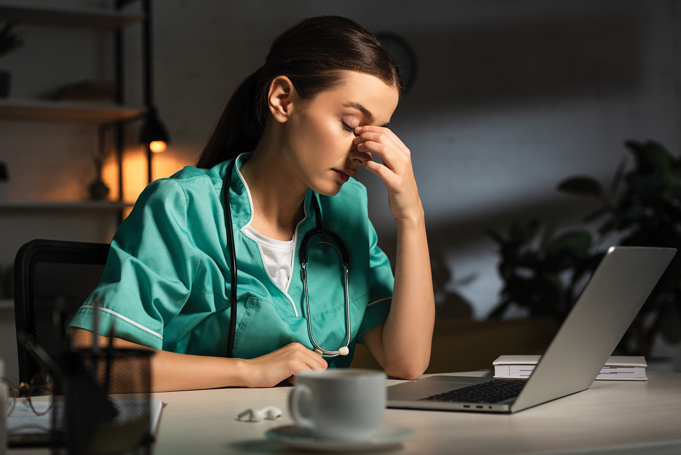 How to Work Night Shift and Stay Healthy: 20 Tips for Success